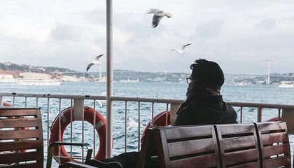 开云-铆足了劲！达米安·琼斯欲隔扣克里斯用力过猛砸飞