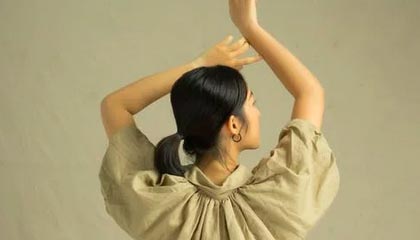 开云-铆足了劲！达米安·琼斯欲隔扣克里斯用力过猛砸飞